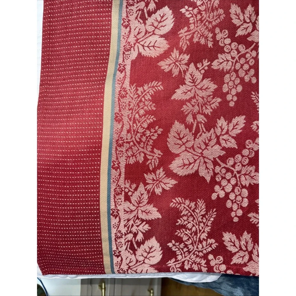 Vintage Martha Stewart Everyday Floral Red/white‎ Tablecloth69x52in